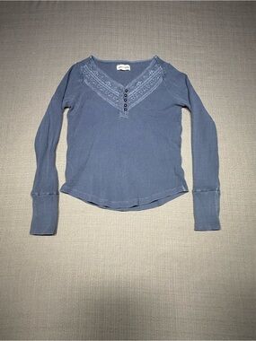 Lucky Brand Blue Lace-Trim V-Neck Long Sleeve Tee